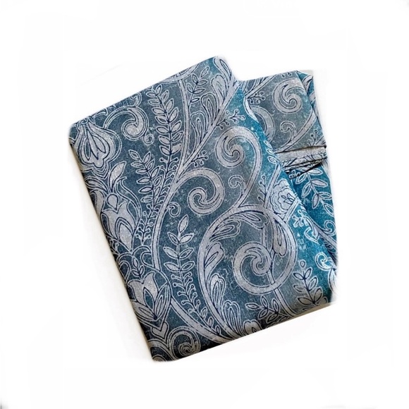 Blue Gray Paisley Caroline Fabric Tablecloth 70in Round - Picture 2 of 3